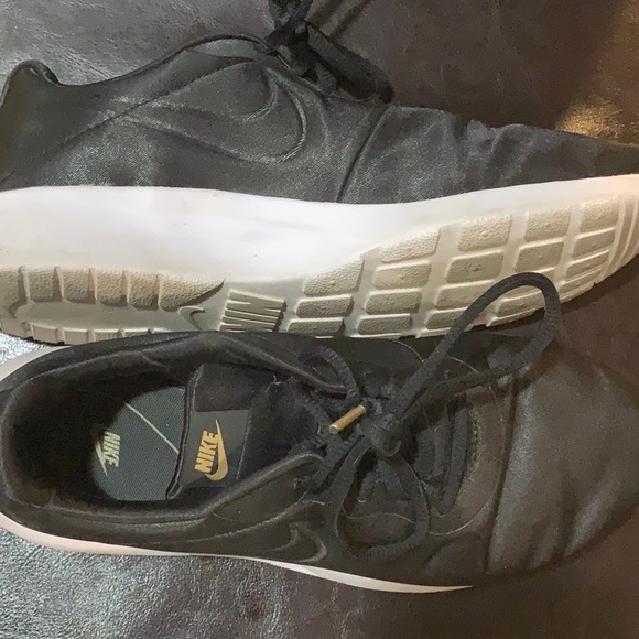 Nike running shoes. - Picture 1 of 2